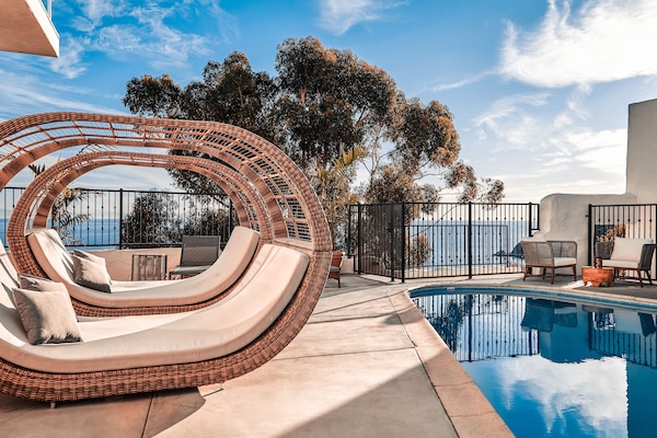 Outdoor pool, sun loungers