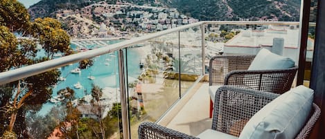 Suite, 1 King Bed with Sofa bed, Ocean View, Corner | Terrace/patio