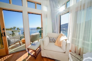 Suite, 1 King Bed with Sofa bed, Ocean View, Corner | In-room safe, blackout drapes, soundproofing, iron/ironing board - Zane Grey Pueblo Hotel (Avalon)