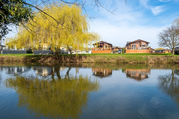 Kingfisher Lodge has stunning views of the River Avon.