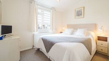 2 bedrooms, iron/ironing board, travel cot, free WiFi