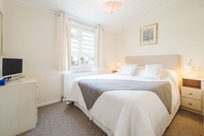 2 bedrooms, iron/ironing board, travel crib, free WiFi