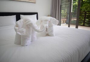 Panoramic Apartment, 3 Bedrooms, Private Pool, Ocean View (402)