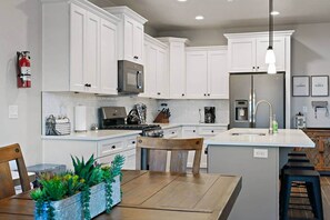 Fridge, microwave, oven, stovetop - Zion Village PLAYcation 1 Across from Club House (Hurricane)