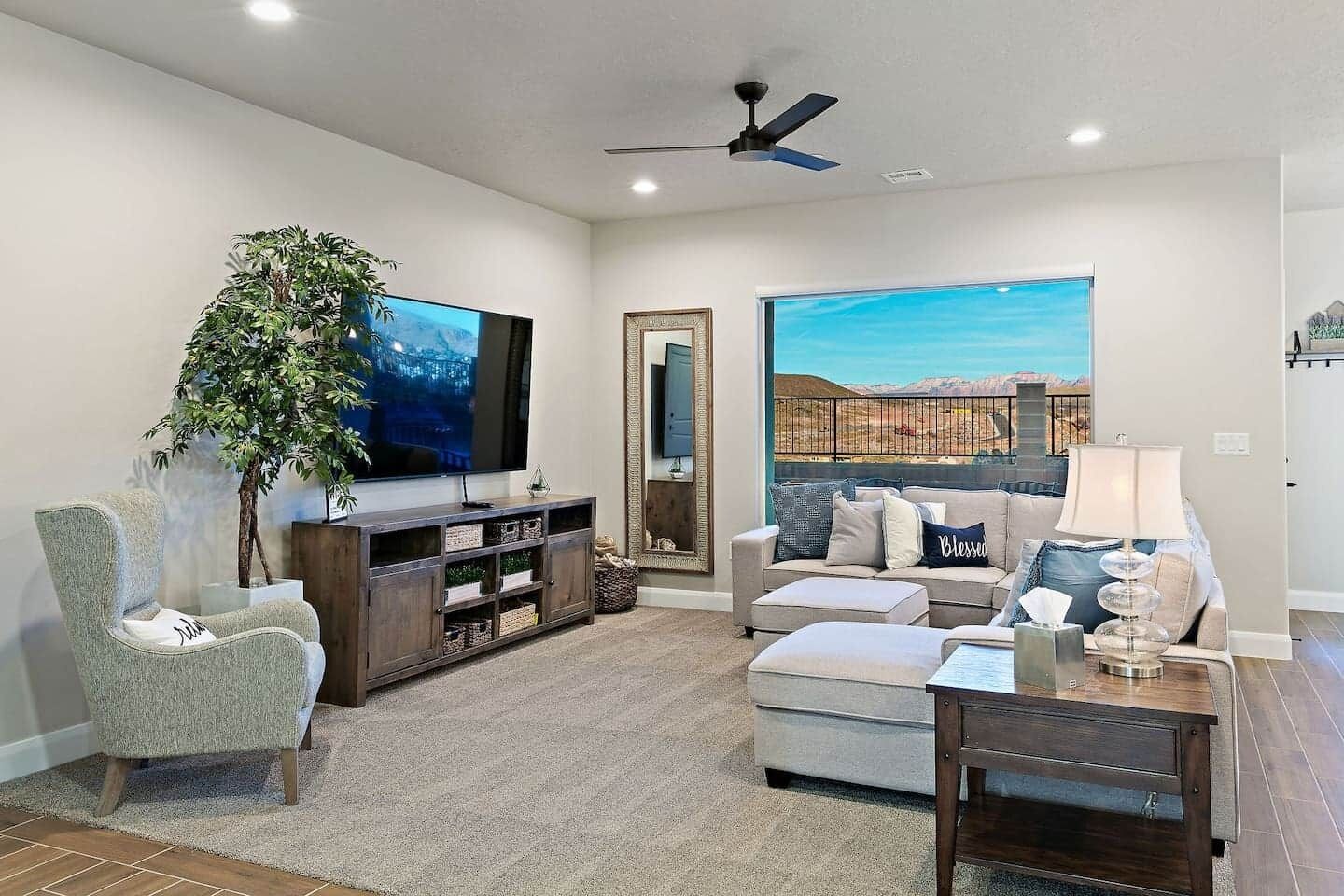 智能電視、壁爐、電子遊戲、DVD 播放機