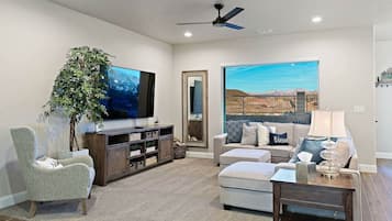 Smart TV, chimenea, videojuegos y reproductor de DVD