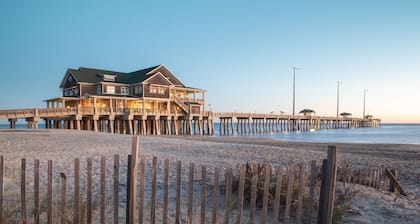 Charming Coastal Retreat in Manteo – Newly Remodeled & Ready for Your Stay!