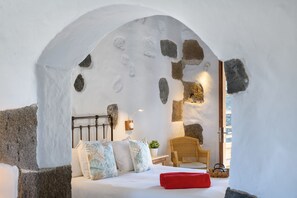 Tabla de planchar con plancha, wifi gratis, ropa de cama