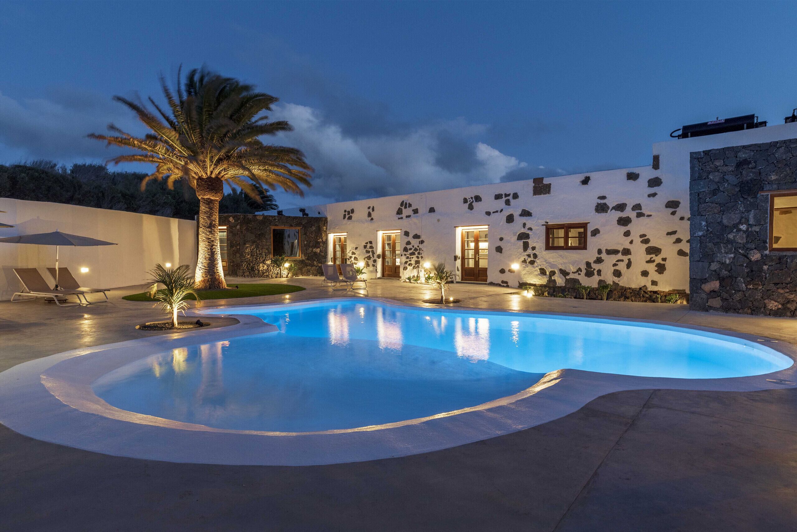 حمّام سب احة مُدفَّأ