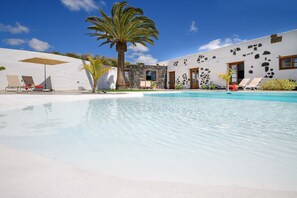 Een verwarmd zwembad