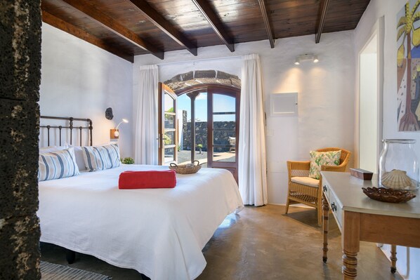 Een strijkplank/strijkijzer, gratis wifi, beddengoed