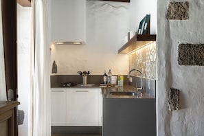 Fridge, microwave, dishwasher, coffee/tea maker