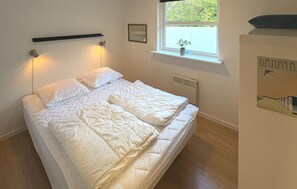 4 bedrooms, travel crib, free WiFi