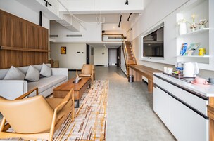 Deluxe Suite | Premium bedding, down comforters, minibar, in-room safe