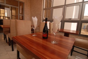 Bar (on property) - Fisher Suites and Apartments (Abuja)
