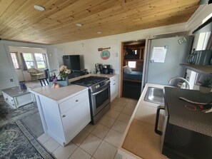 冰箱、微波炉、烤箱、炉灶