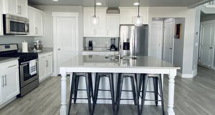 New Beautiful Saratoga Springs Home