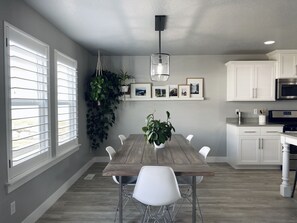 Family House, 3 Bedrooms, Non Smoking, Lake View | Shared kitchen facilities