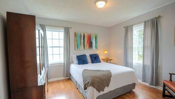 2 habitaciones, tabla de planchar con plancha, wifi y ropa de cama