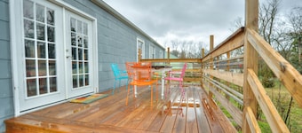NO CLEANING FEE!! Midcentury Modern 2 bedroom-sleeps 6-King, Queen & Sofa Bed
