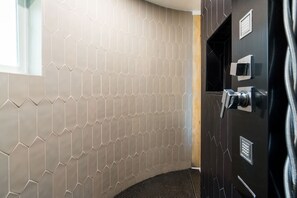 Interior - Pineview Family Getaway w/Zip Line, Game Barn, Firepit & More!!! (lakeside)