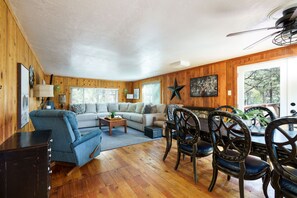 Smart TV, DVD player, books, video library - Pineview Family Getaway w/Zip Line, Game Barn, Firepit & More!!! (lakeside)