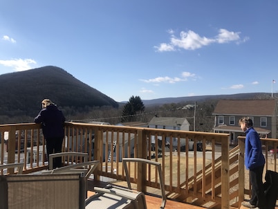 Pocono Jim Thorpe home - close to everything