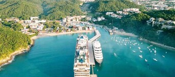 DÉPARTEMENT ELSA. HUATULCO BAYS.