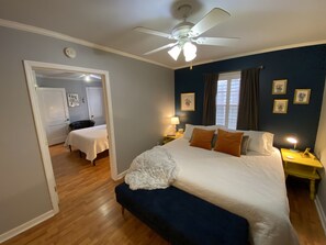3 slaapkamers, een strijkplank/strijkijzer, reisbedje, gratis wifi