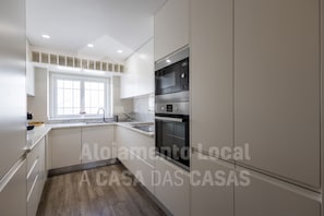 Enjoy cooking in this well-equipped kitchen with an oven, sink, and island.