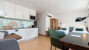 Iron/ironing board, free WiFi, bed sheets