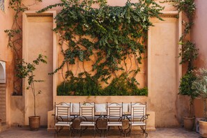 Outdoor dining - Hidden Gem: Private Riad in the Medina (Marrakesh)