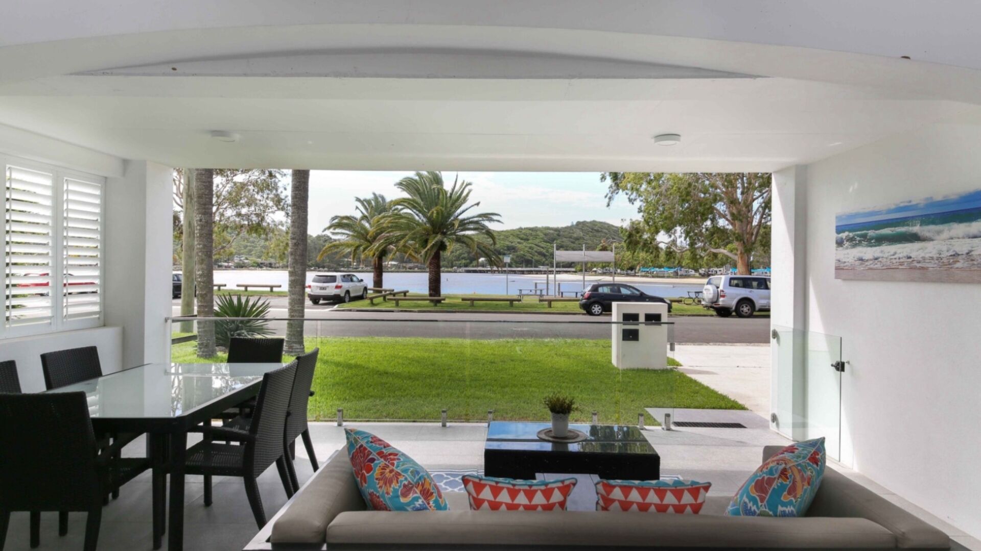 Stylish refurbished unit on Tallebudgera Creek
