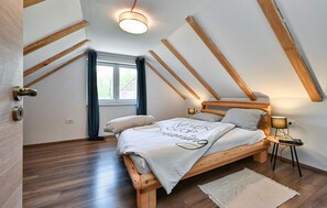 2 chambres, lit parapluie, draps fournis