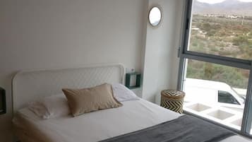 3 chambres, fer et planche à repasser, Wi-Fi, draps fournis
