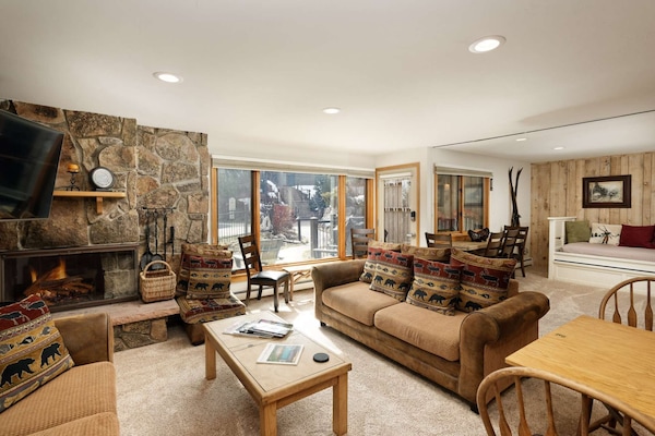 You will find it so easy to relax and unwind in the inviting living area of this wonderful poolside condo.