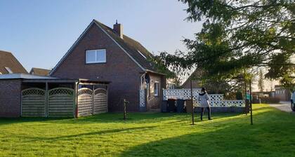 Traumurlaub im Küstenbadeort Minsen - Ladestation am Haus