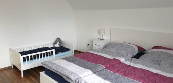 3 bedrooms, desk, travel cot, free WiFi