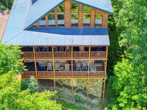 Exterior - The Circle of Life  -  Theater Room, Hot Tub, $560 FREE tickets each paid day! (Sevierville)