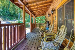 Terrace/patio - The Circle of Life  -  Theater Room, Hot Tub, $560 FREE tickets each paid day! (Sevierville)