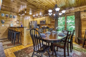 Dining - The Circle of Life  -  Theater Room, Hot Tub, $560 FREE tickets each paid day! (Sevierville)