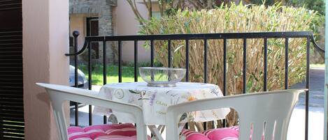 屋外ダイニングエリア