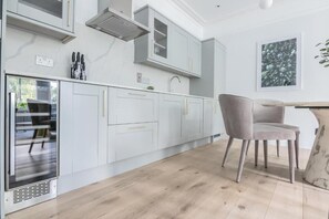 Private kitchen - Bright 3-room apartment (London)