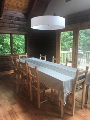 Dining - Lulu Lodge – All Season Chalet (Arkville)