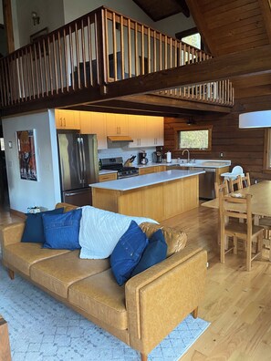 Interior - Lulu Lodge – All Season Chalet (Arkville)