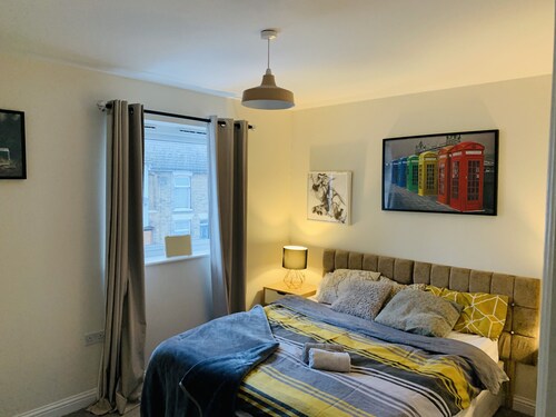 Whyte, 3 Bed House, Sleeps 9, with Garden, Free Parking, Sittingbourne City