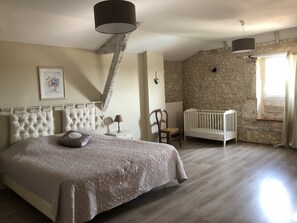8 bedrooms, iron/ironing board, free WiFi, bed sheets