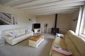 Smart TV, DVD player, table football, ping pong