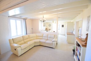 Smart TV, DVD player, table football, ping pong