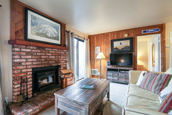 Condo, 1 Bedroom | Living room | 30-inch Smart TV with cable channels, TV